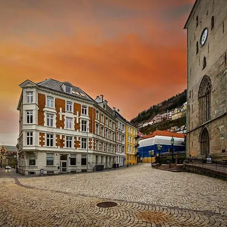 - 301 Апартаменты *